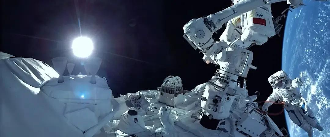 神舟十六号载人飞船发射成功，两个重大突破。一个这是第三批航天员首次执行任务，也是