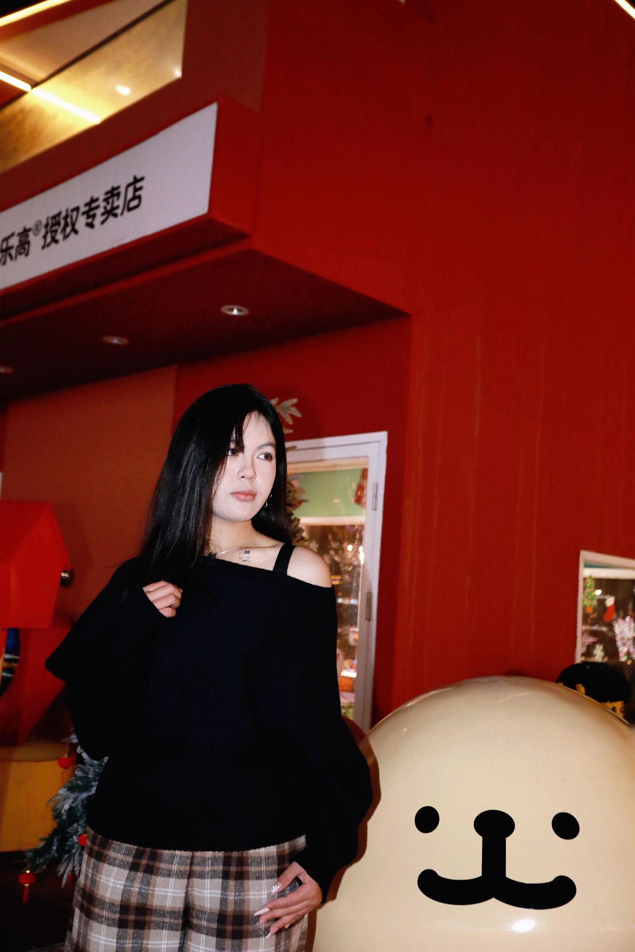 太原人像摄影约拍跟拍万象城迎新年夜景人像原创原图直出照片