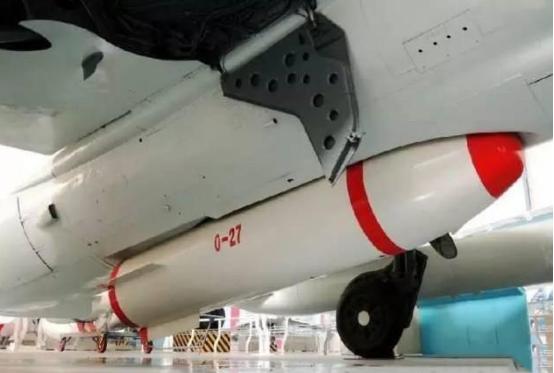 中国“非核氢弹”横空出世，到底是颠覆性大杀器还是媒体闹出的乌龙？美军航母真的扛不