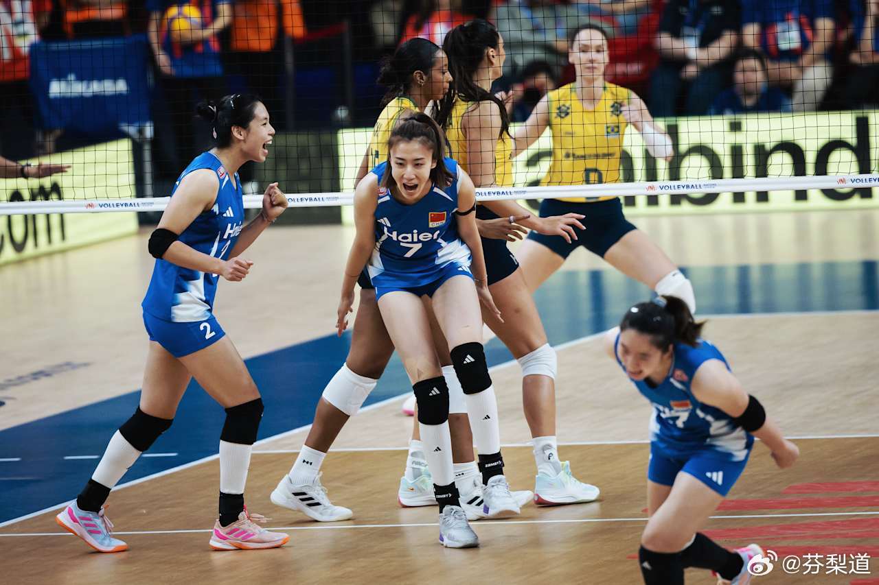 国际排坛动态中国女排vs巴西女排中国队1-3（24-26/18-25/25-19