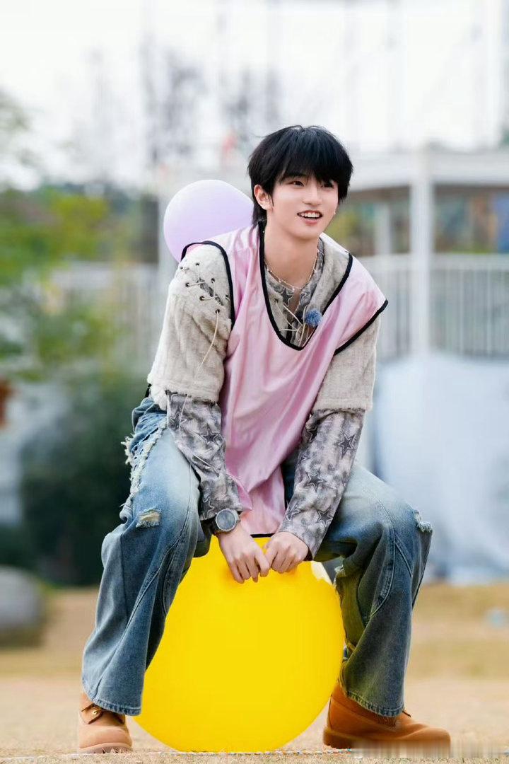 经纪人综艺拟邀陈丽君穆祉丞 爱奇艺世界大会曝光的拟邀名单里，陈丽君和穆祉丞的名字