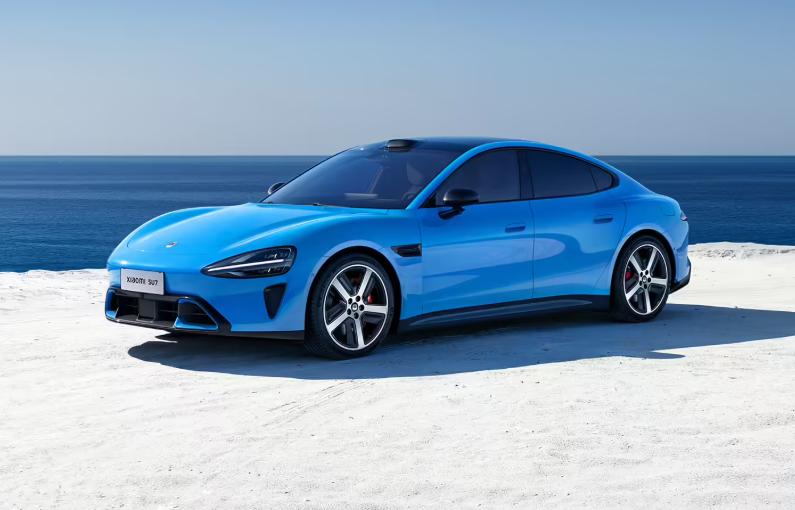 昨晚雷军直播拆新SU7，顺嘴提了句锁单量破4万。
新SU7 3月19日上市，23