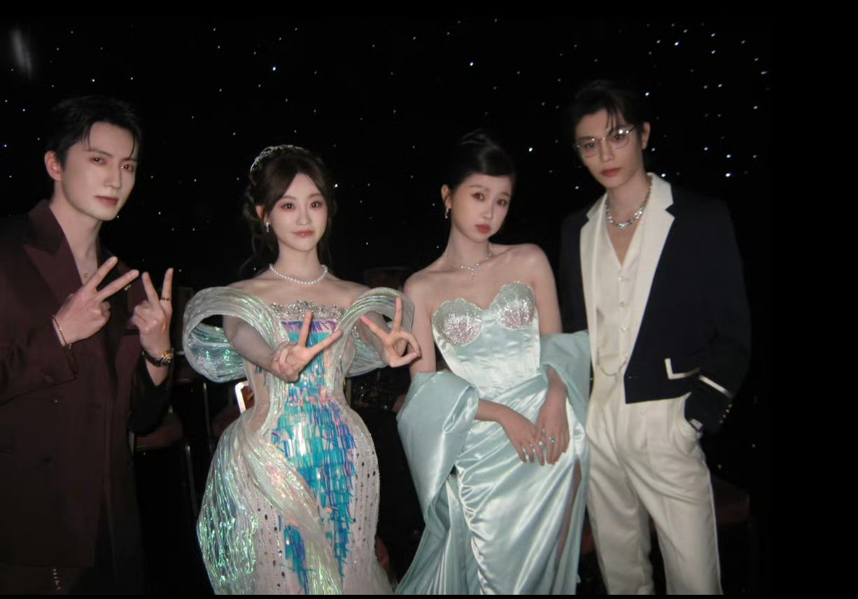 永夜星河真是全员上桌，俊男美女。 