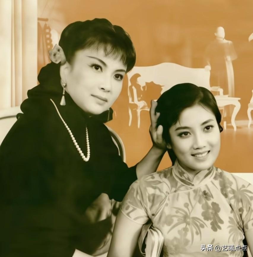 1979年，北影演员剧团排演话剧《日出》，演员阵容超强，剧中“陈白露”和“小东西
