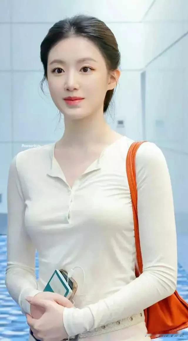 这应该是我见过的最耐看的一个女生了