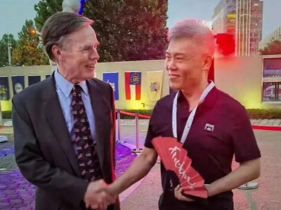 2023年7月，中国网红司马南出席美国驻华大使馆举办的美国独立日庆祝晚宴，并与时