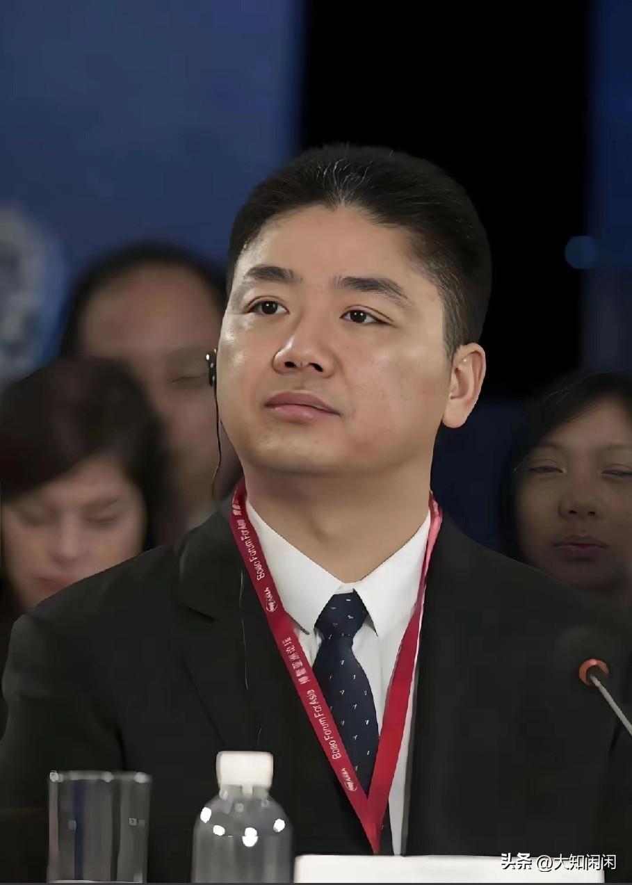 “账号秒没，团队被收编，连个体面的过渡期都没给。”刘强东开除了副总裁。

刘强东