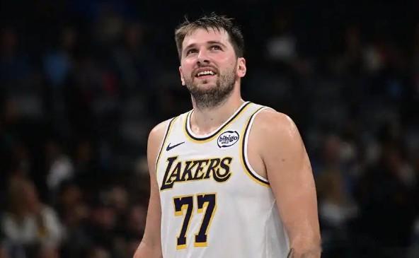 老詹还能竞争得过里弗斯吗？悬了这场湖人又赢了，而且东契奇和里弗斯双剑合璧，俩人双