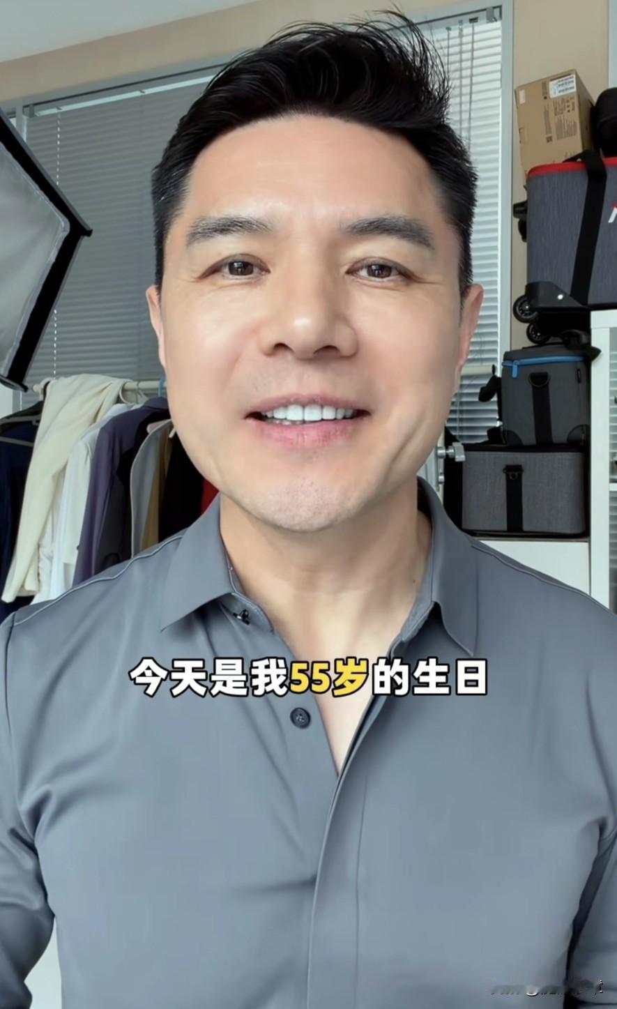 “只要正大光明地赚钱，我们都可以支持”这是主持人赵普的铁粉在赵普视频评论区的鼓励