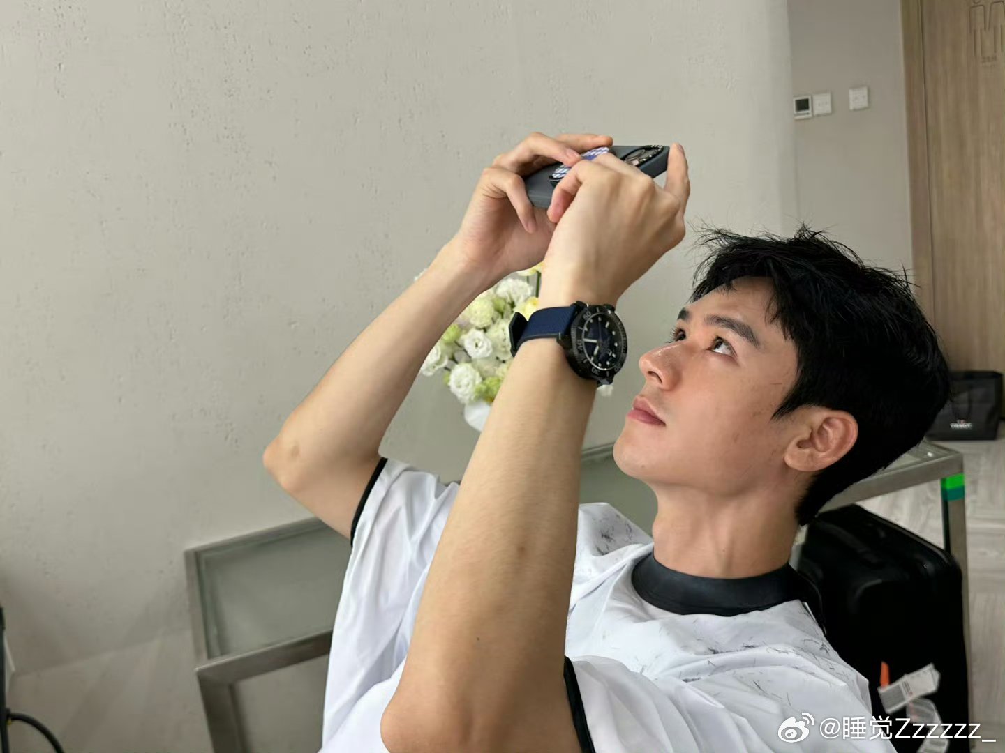 龚俊我俩有点暧昧了 谁被龚俊自拍勾走魂？近到能数清睫毛，这距离感直接拉满暧昧！俊
