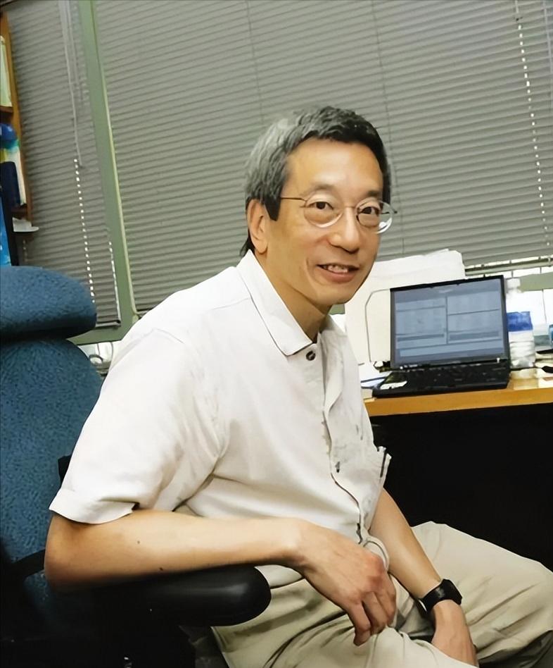 “我是美国人，绝不是中国的科学家！”谁能相信，这居然是钱学森的侄子钱永健，在获得