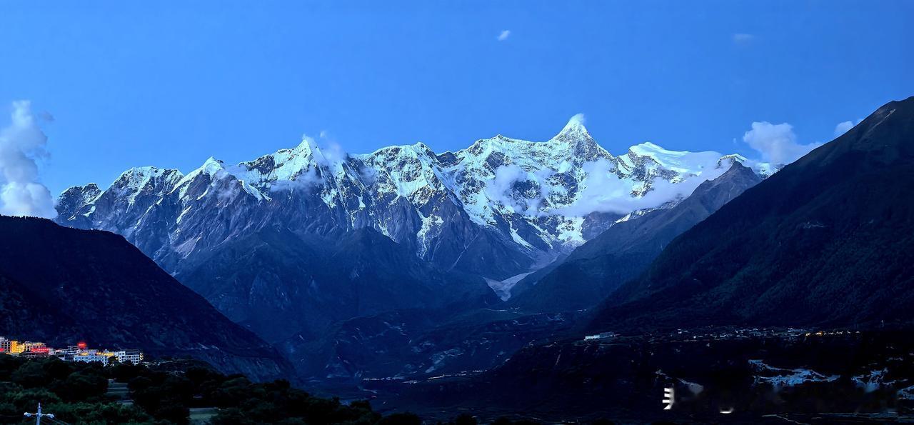 在索松村已经逗留了3天4晚，今天本打算离开，去往下一站鲁朗的，但人不留客天留客，