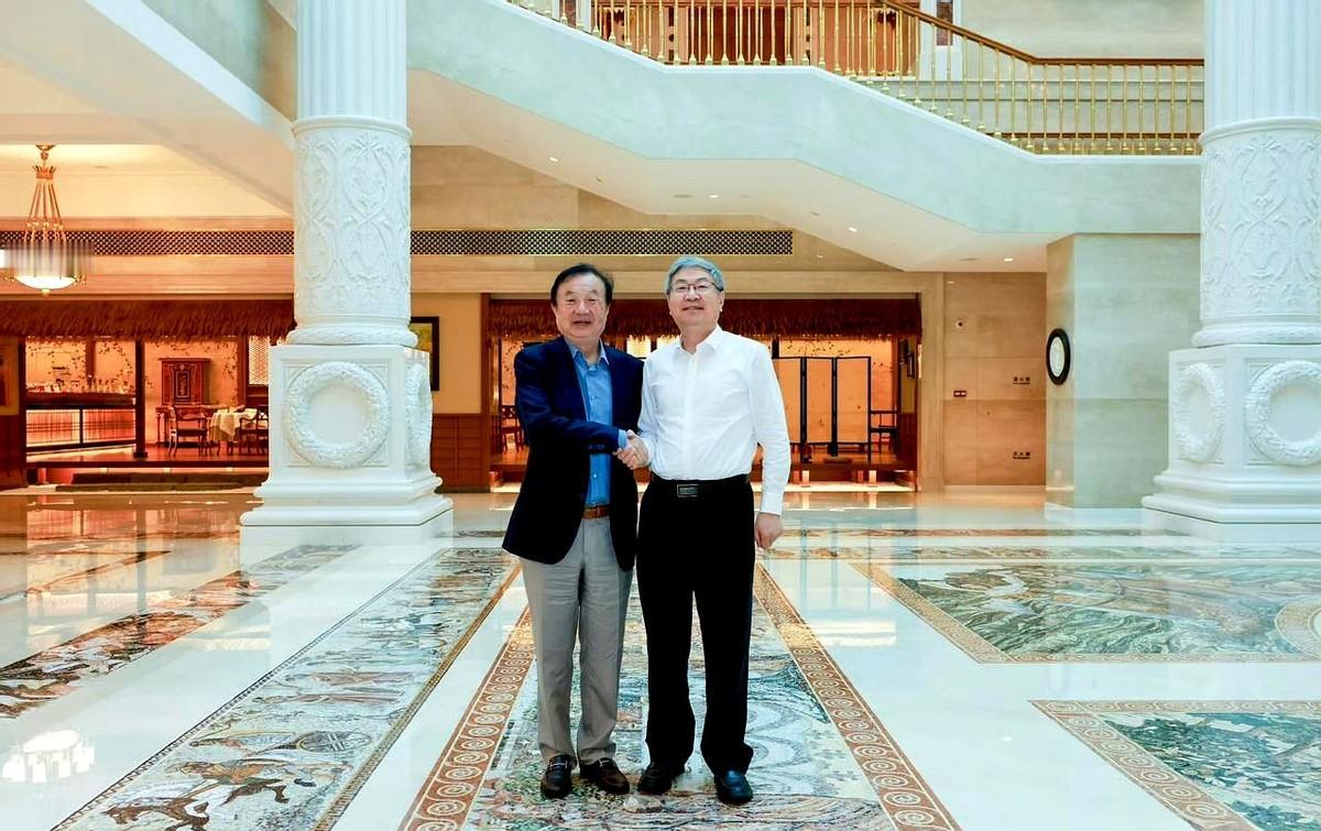 华为创始人任正非与奇瑞董事长尹同跃在10月16日在深圳华为总部举行会晤，双方对合
