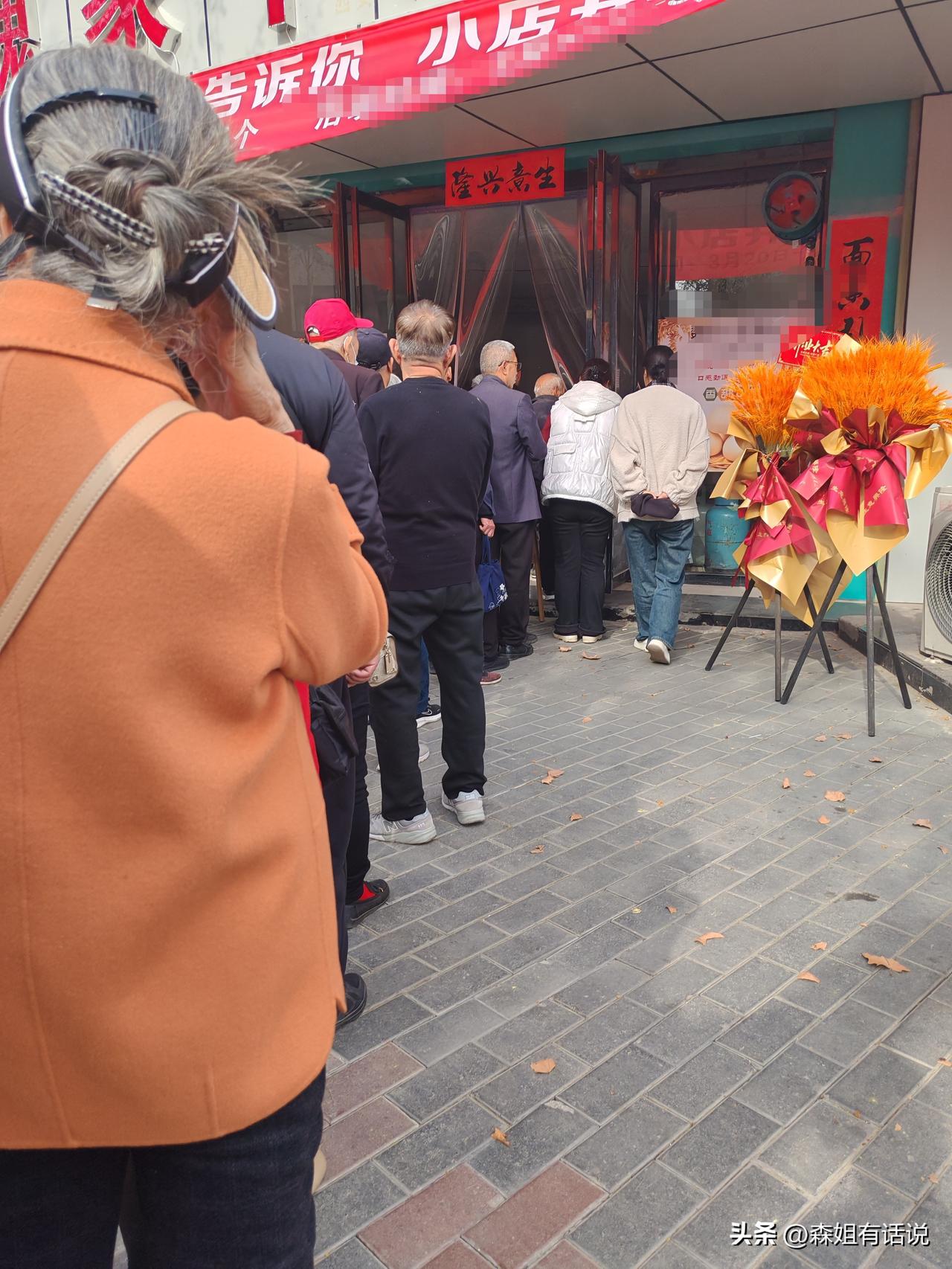 给大家提个醒
千万不要去可怜身边节俭的人
我的一个老乡长期捡我的旧衣服穿，我俩是