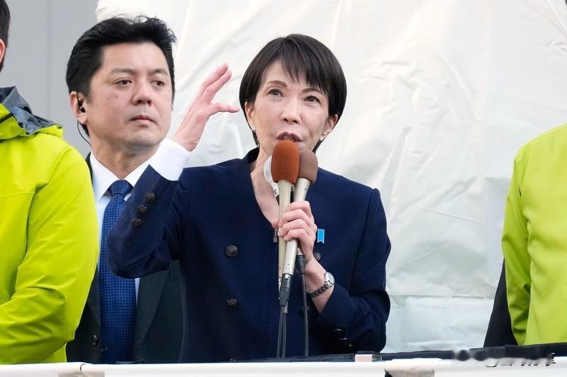 4月8日晚和19日下午，日本都出现了大规模民众集会。先是4月8日，大批民众在东京