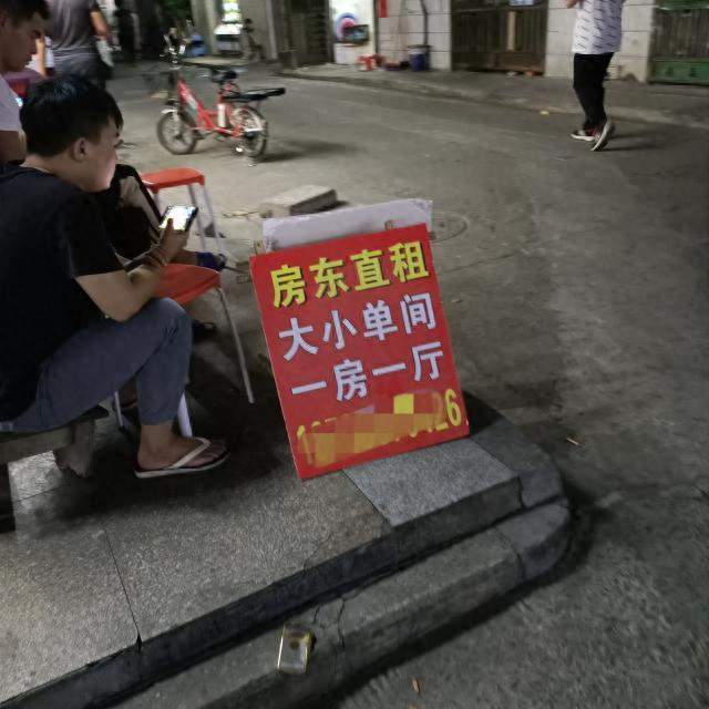 房东回应收租不成反借租客两万