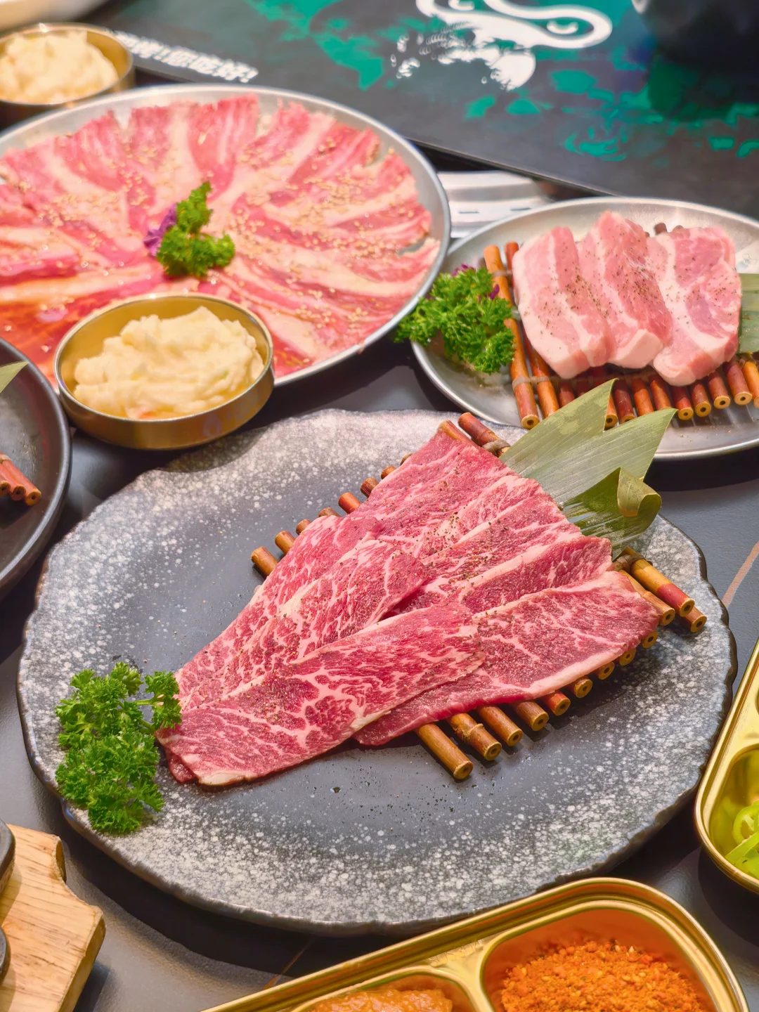 那我请问呢？谁还没吃过这家烤肉啊？