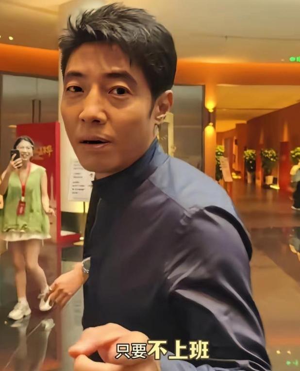 读书多，真的能体现出来
 
撒贝宁的临场反应，真的让人服气。
 
在丹霞山，冷不