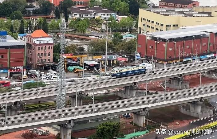 这次广东的暴雨，再次体现了关键时刻内燃机车的重要性。由于强对流天气，导致广湛高铁