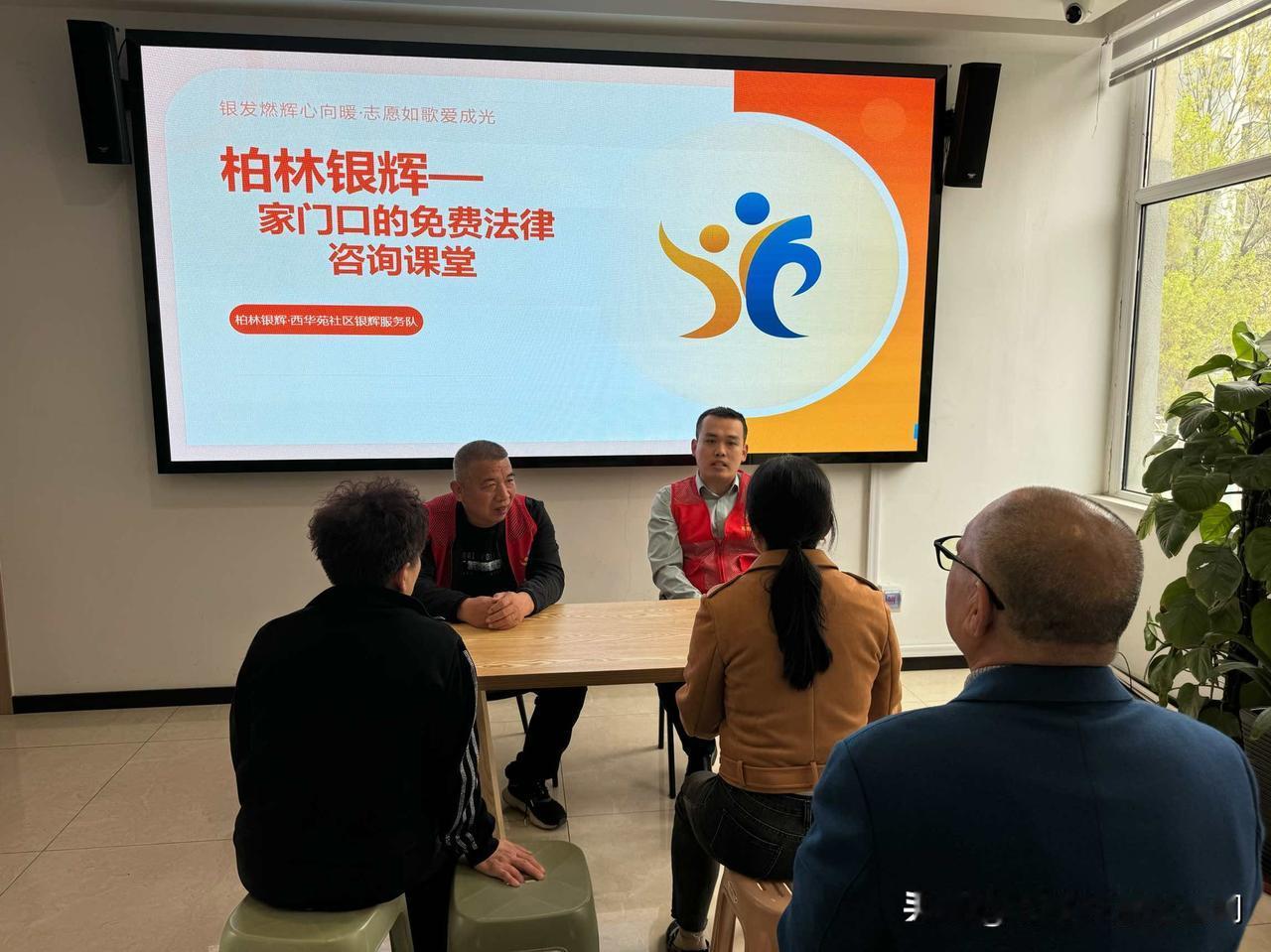 万柏林区：普法护老进社区 维权服务暖民心
 
近日，万柏林区民政局联合万柏林区柏