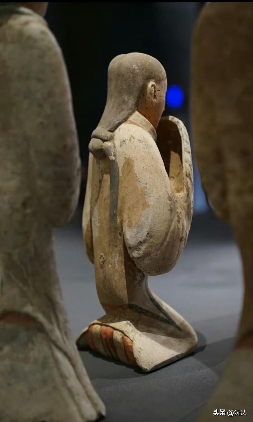 看一个西汉背景的小说，书里把同父异母的亲兄弟叫“中表兄弟”[允悲][允悲][允悲