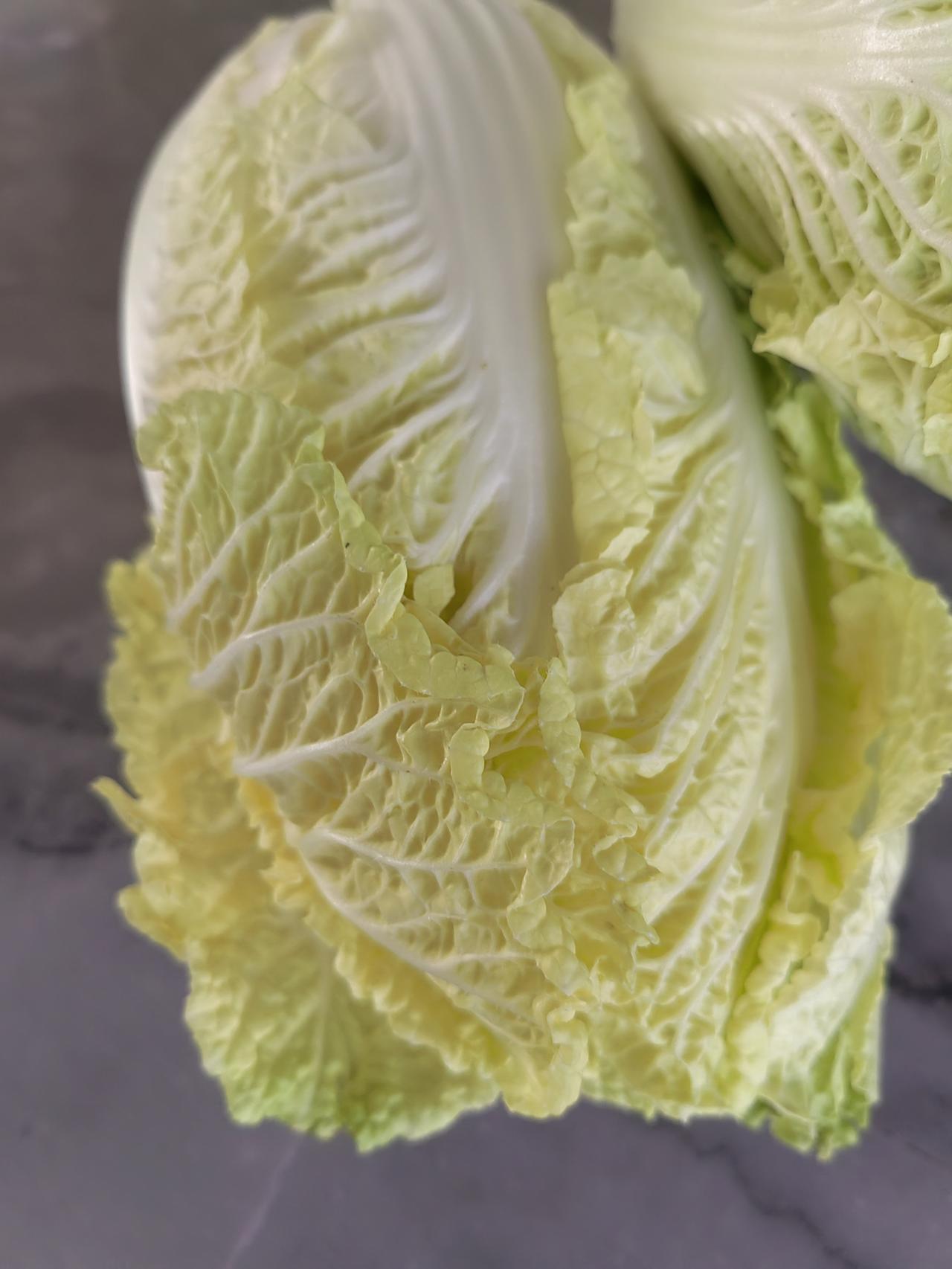 买娃娃菜涮火锅，三元一斤。

路遇种菜大叔，他说我上当了，这不是娃娃菜，就是大白