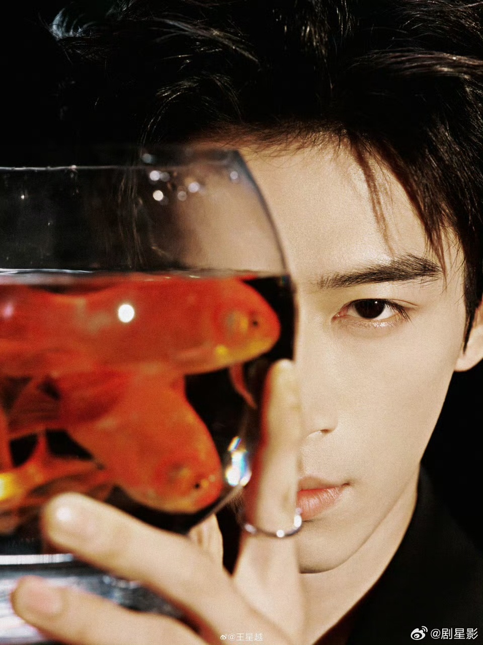 王星越复刻表情包  这么有趣的表情包，真的是不允许大家还没有看到的呀，特别是今天