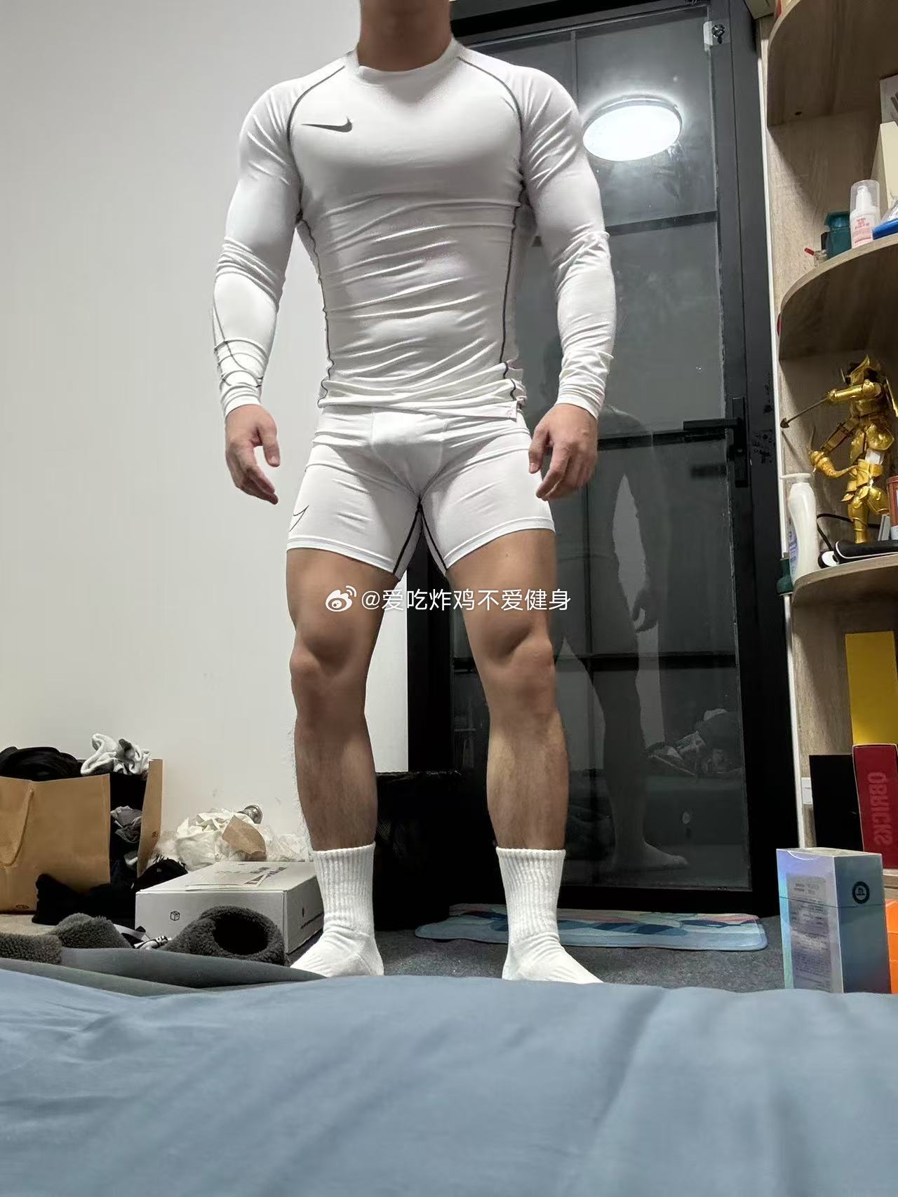 我穿成这样是不是也很好看找不到live了，凑合看 