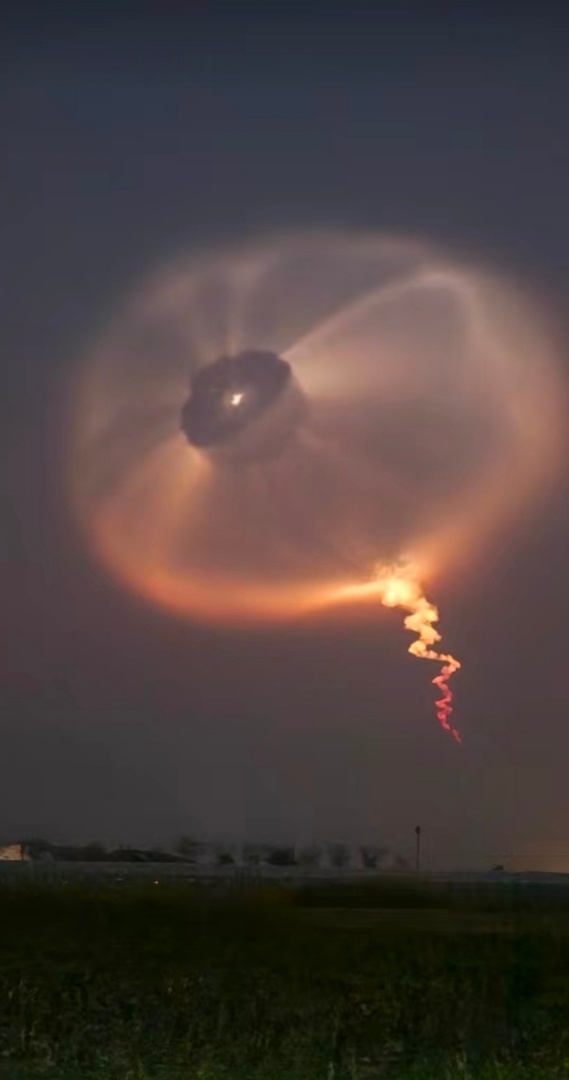 今天的火箭云☁｜太美啦！航天商业航天 【北京时间2026年10月23日18时15