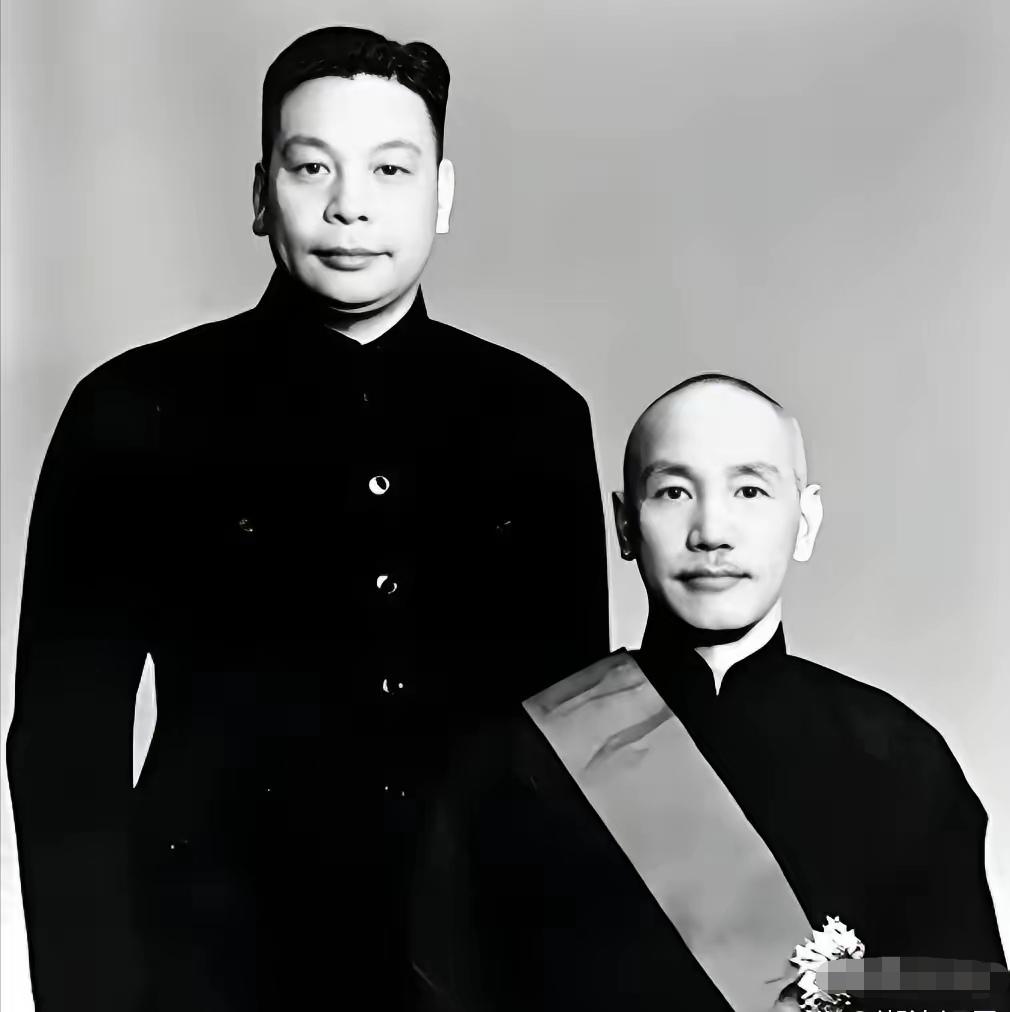 蒋介石、蒋经国归葬大陆大戏：50年浮厝悬案终被后人启动，奉化墓地已选好，家族三派