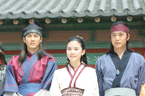 韩剧回顾 薯童谣 首播21周年主演：赵显宰、李宝英、柳镇2005.09.05. 