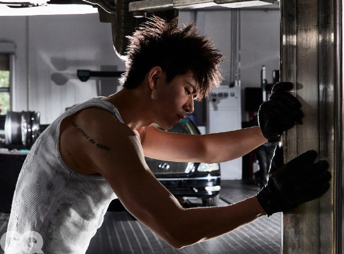 李现风格大变 李现这组GQ三月刊封面太绝了！先锋前卫的造型完全跳出了舒适圈，这种