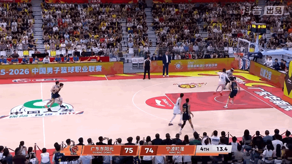 今天的徐杰，有上赛季惠州外援的感觉了。27分5篮板4助攻，值得一提的是，这也是徐