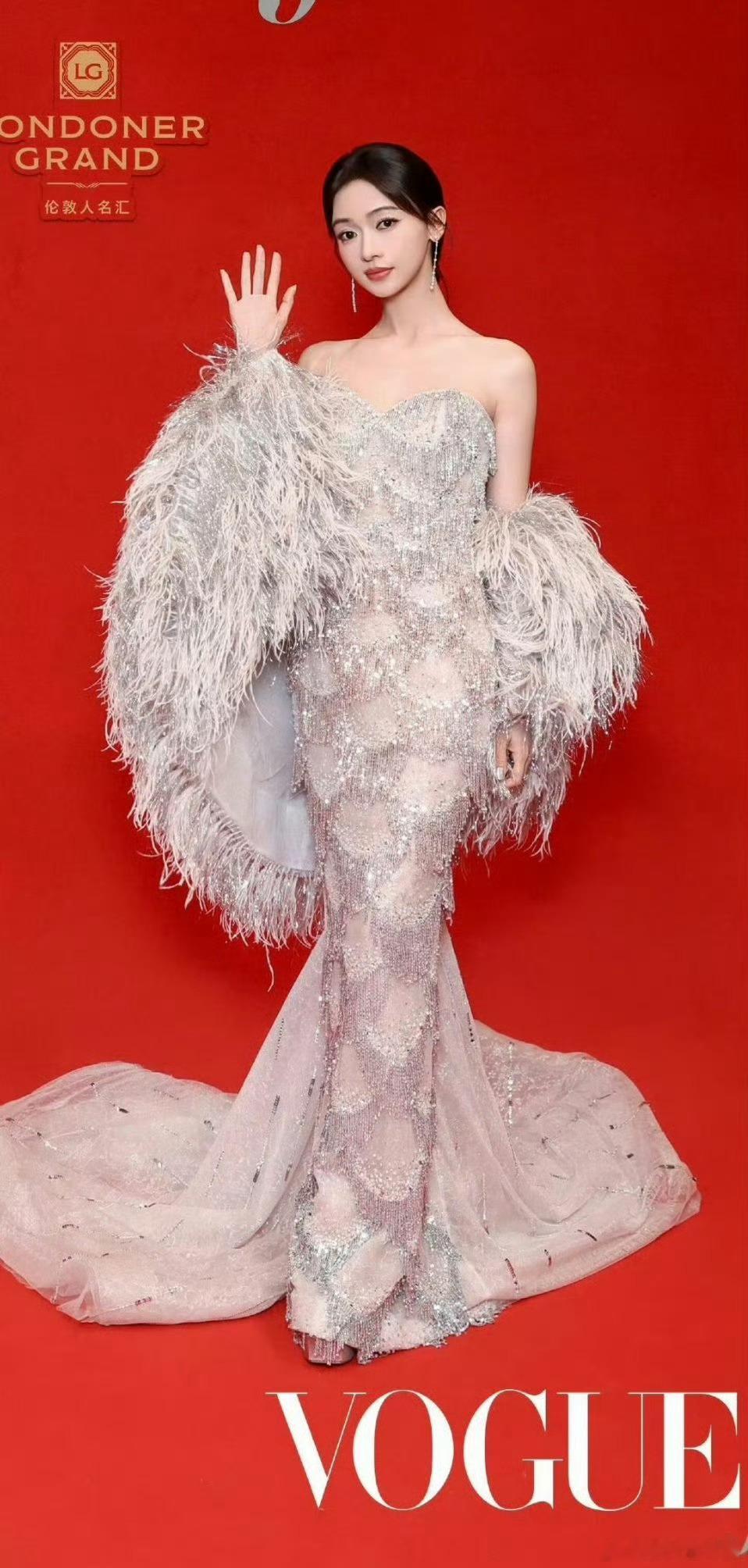 吴谨言美得不知天地为何物女王！！！ ​​​