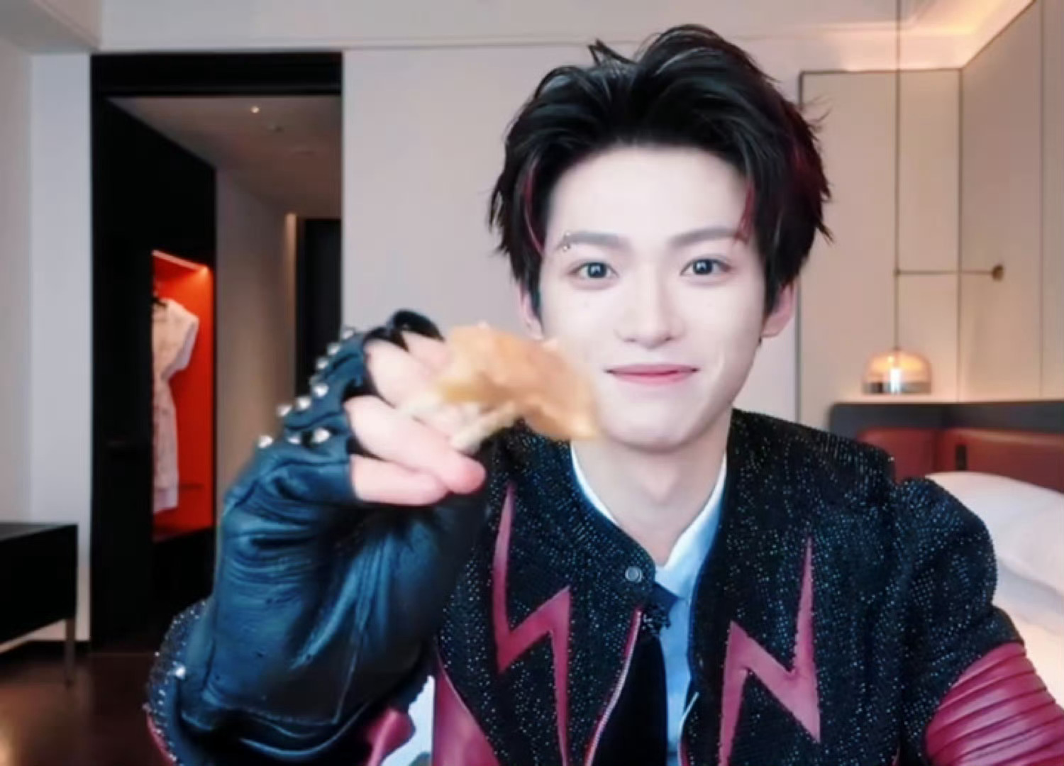 梓渝赣州攻略梓渝仓鼠咀嚼版啊啊啊啊啊，是萌萌仓鼠小梓渝啊！！ 