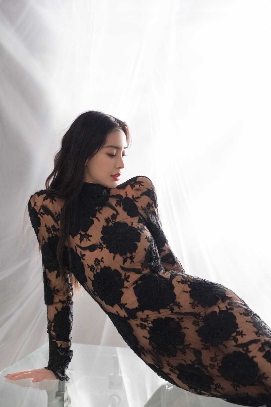 angelababy angelababy “炽热的阳光与街道的繁荣，都在告诉我