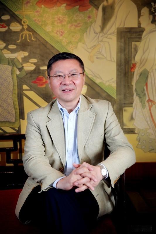 复旦大学的张维为是个很有争议性的人物。他在《这就是中国》里提到新技术打破西方主导