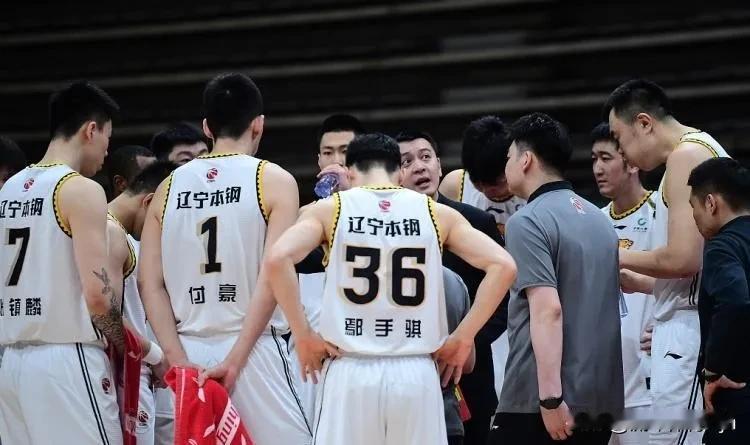 本赛季CBA攻防效率最好的四支球队：

1. 新疆男篮
新疆男篮本赛季取得非常不