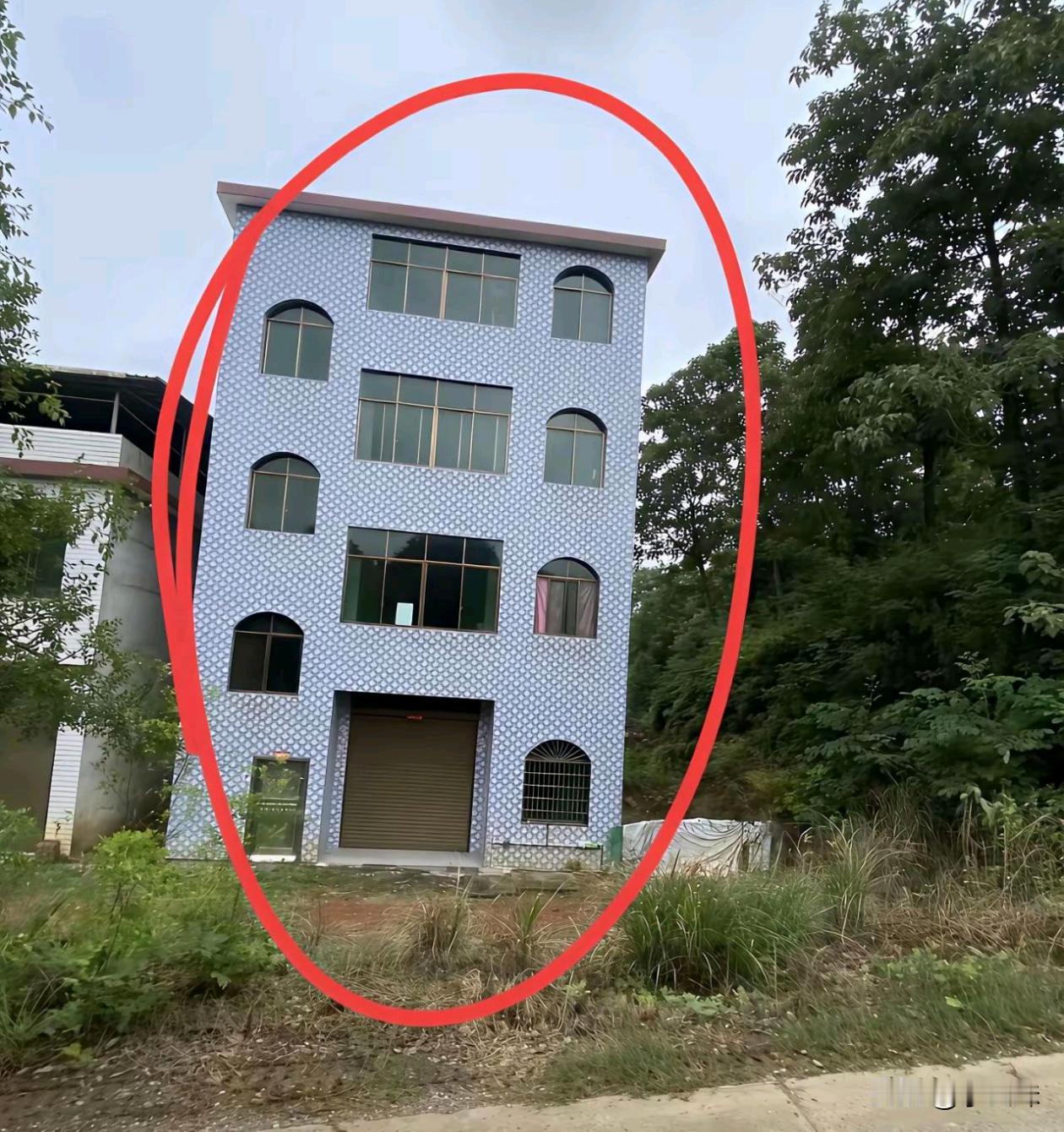 这房子隔着屏幕都感觉到窒息