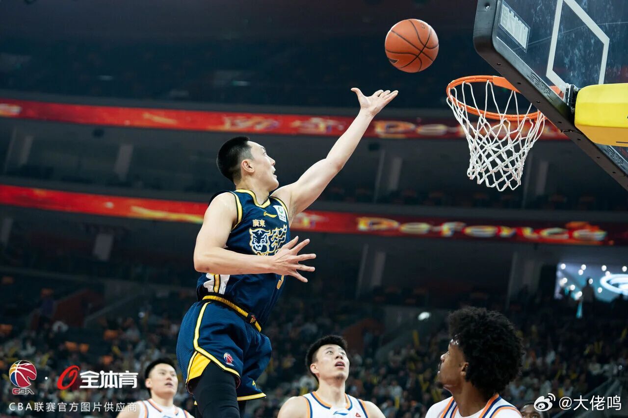 广东男篮40分惨败上海男篮感觉赛后杜指导还是说轻了，这球打得完全在正常水平之外，