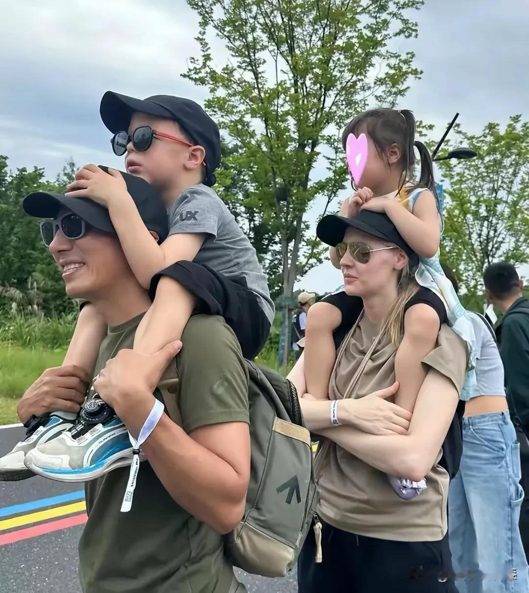 撒贝宁跟李白生的孩子应该都是像外国人，黄种人跟白人结婚生孩子，孩子大部分都像白人