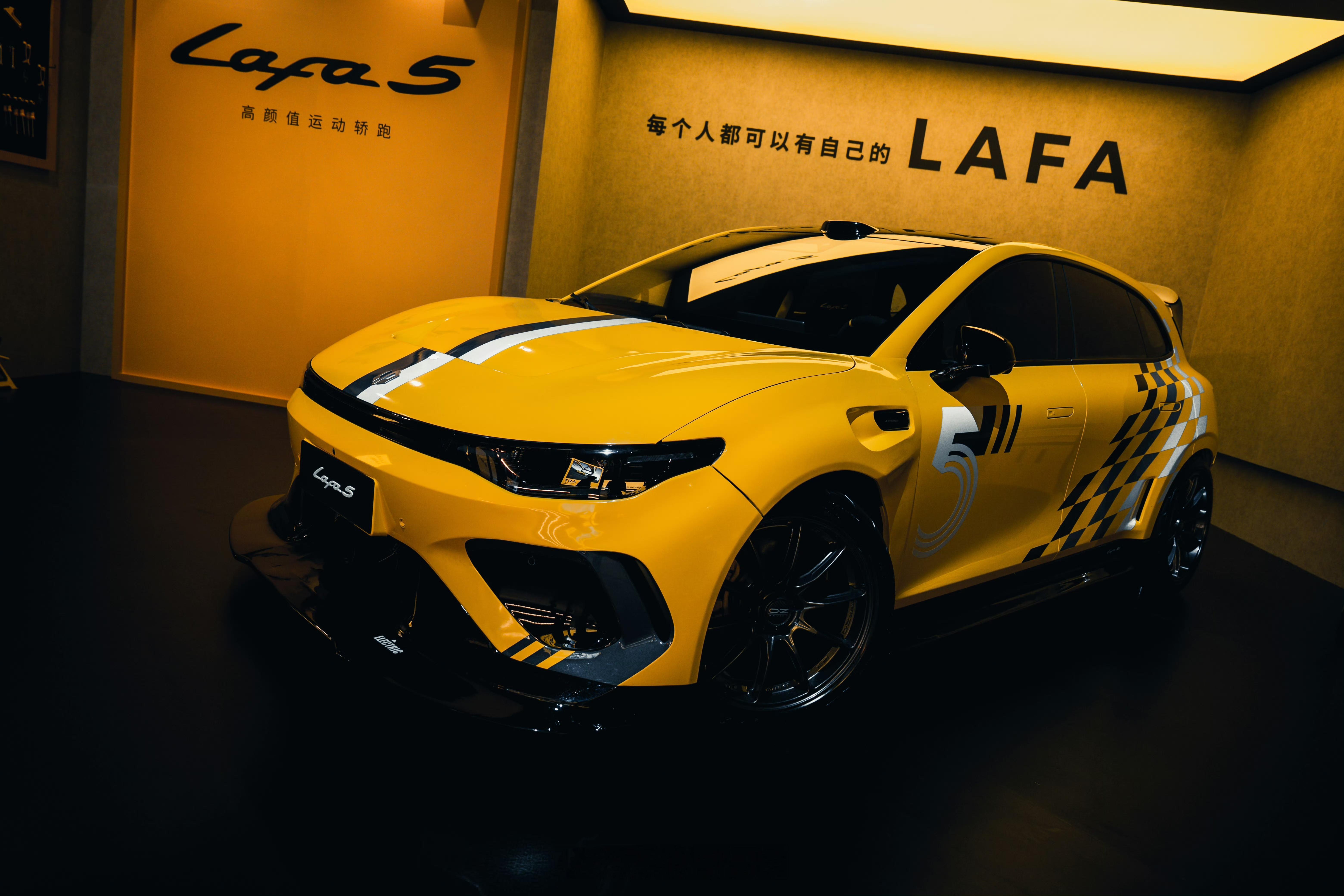 嚯！零跑Lafa5上市啦！前段时间看好多人po它的照片，那时候就觉得零跑出的这台