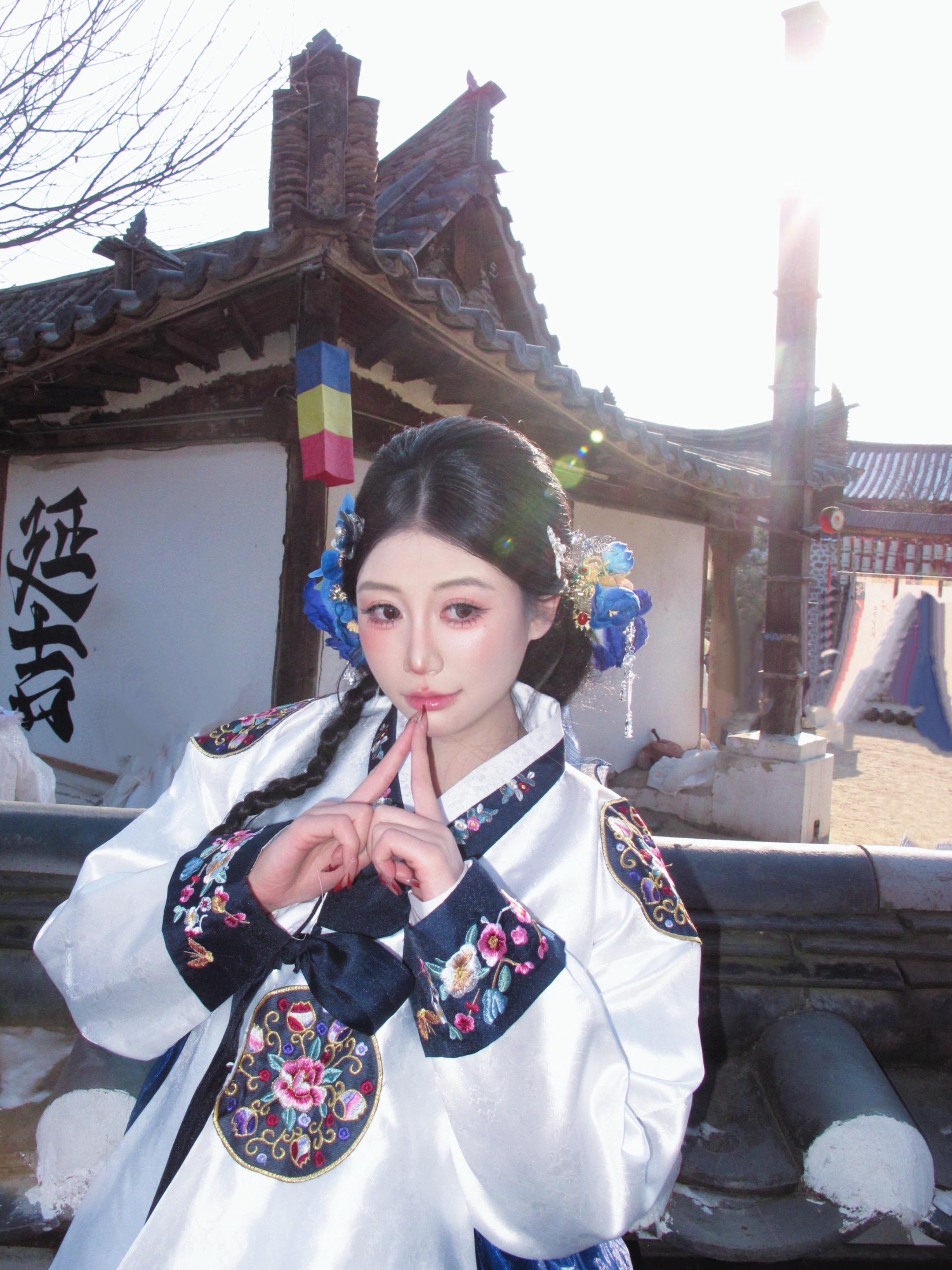 人总喜欢反季节的东西 就像幸福后知后觉一样