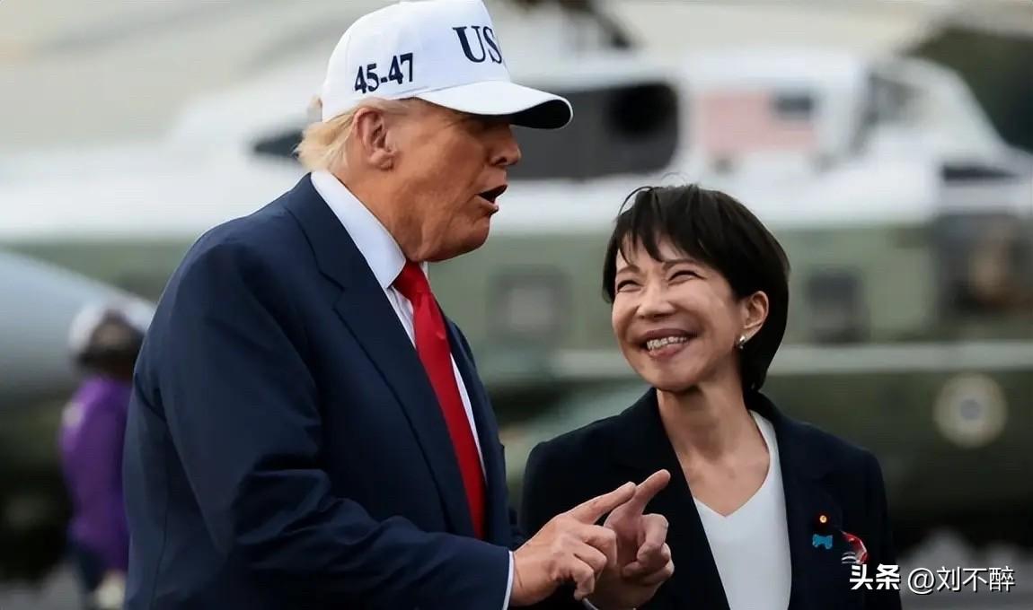 特朗普再把珍珠港事件摆上台
当地时间8月2日，特朗普在空军一号接受媒体采访。面对