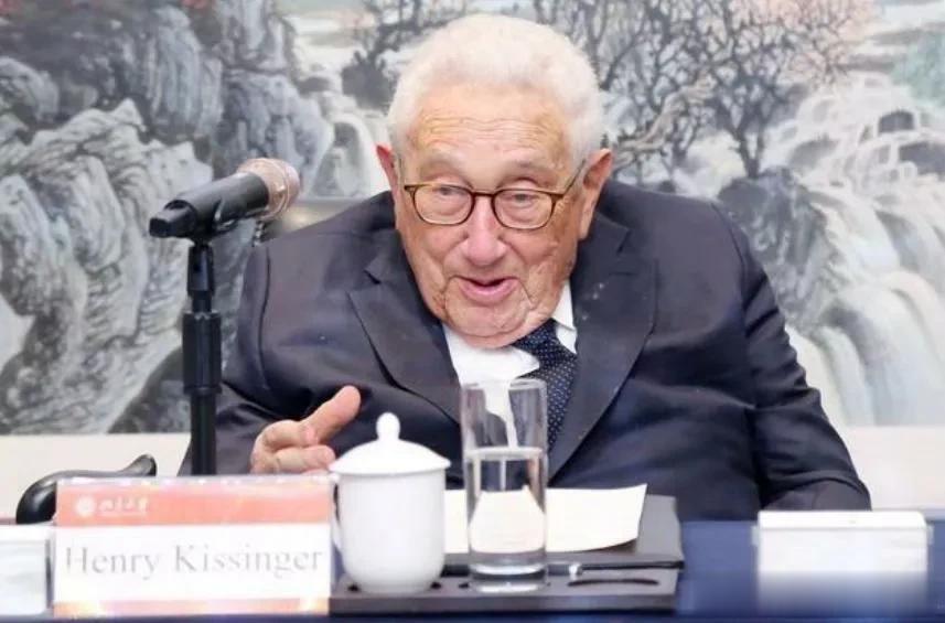 100岁基辛格发出警告，绝不能让日本拥核！

来源:海峡快讯

自二战战败以来，