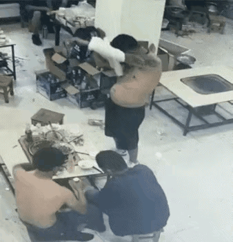 有些朋友就是那么回事儿吧，当你真正遇到困难的时候，人家该吃吃，该喝喝，该说说，举