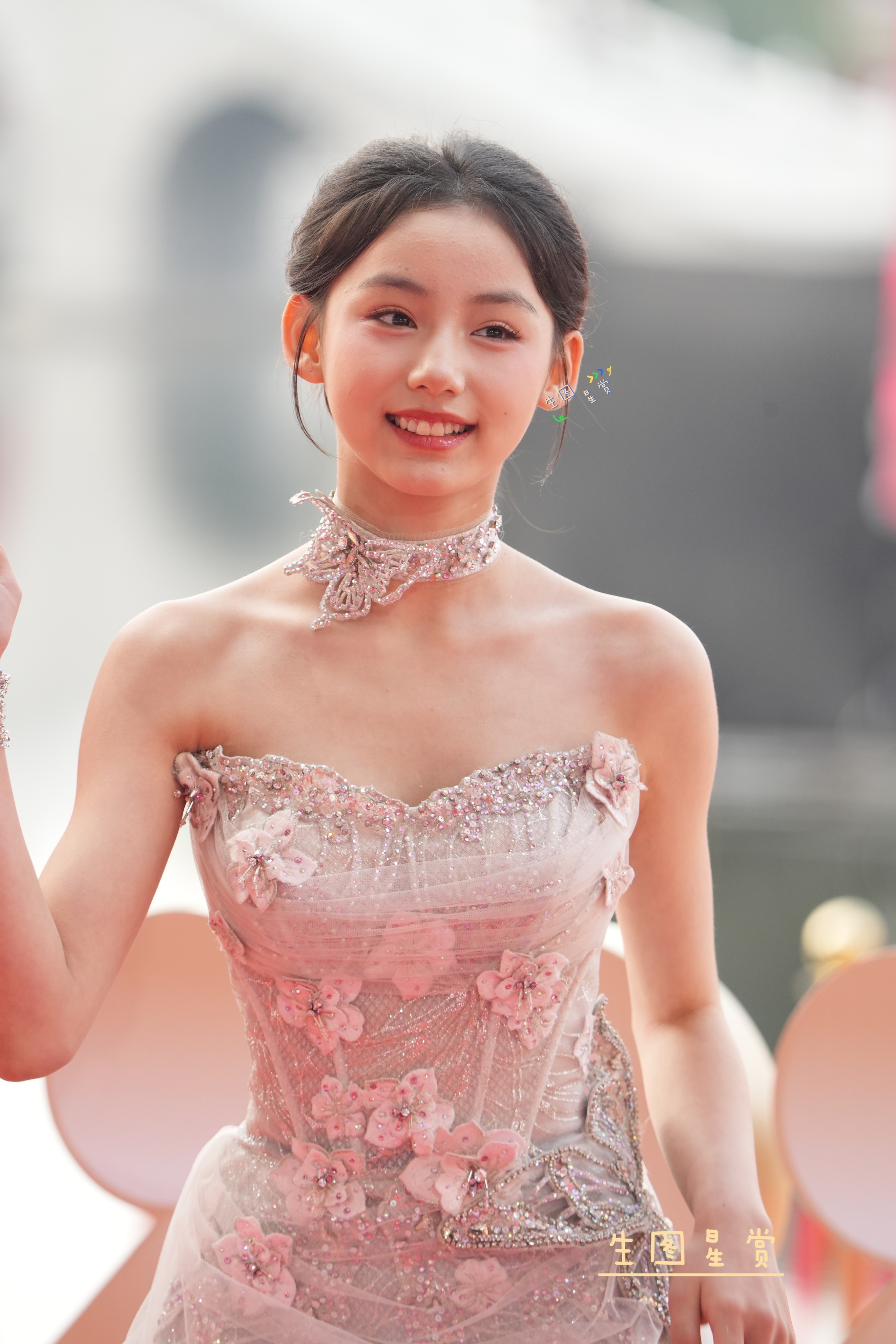 刘佳玺文荣奖红毯生图甜甜的邻家妹妹[期待]横店影视节小窦昭刘佳玺 ​​​