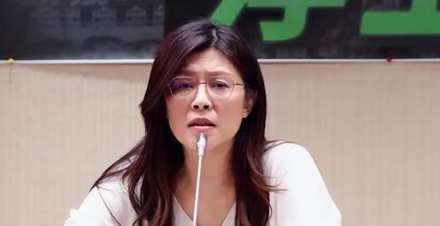 郑丽文的车拐进王金平办公室楼下那一刻，就说明了一件事：国民党主席这把椅子，坐着不