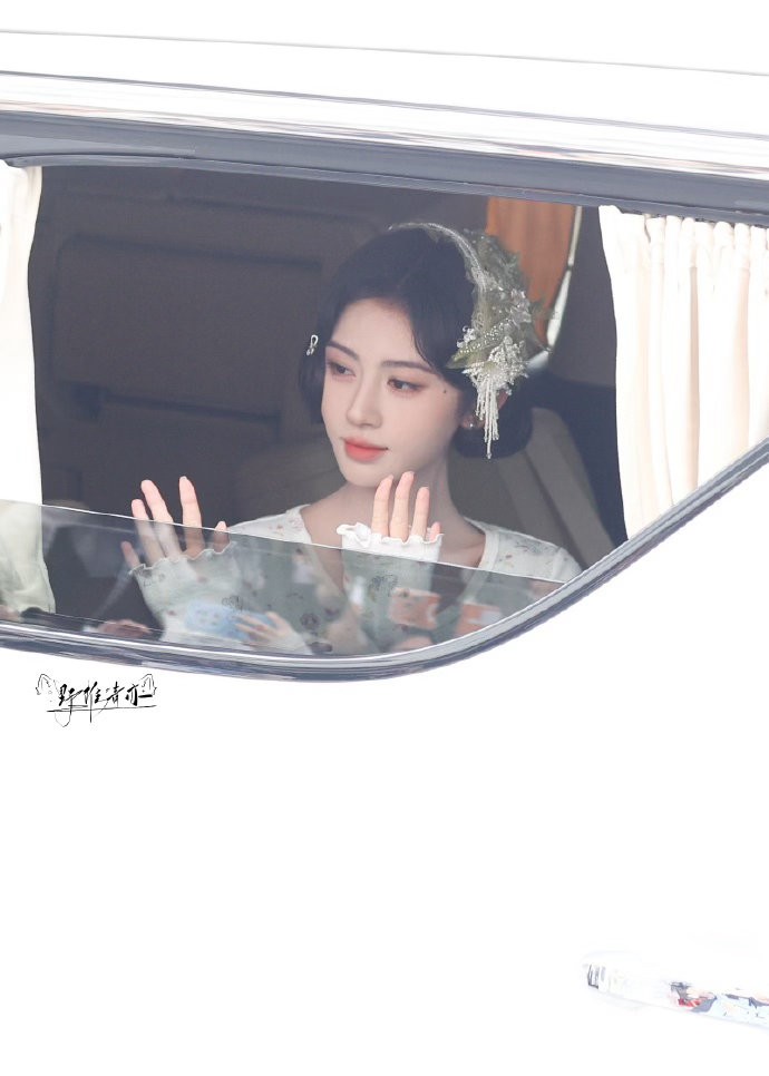 鞠婧祎苏绿夏留洋大小姐鞠婧祎万花世界留洋千金 鞠婧祎苏绿夏留洋大小姐，鞠婧祎万花