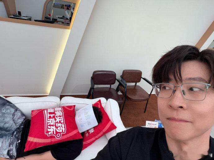 王传君选歌标准是王啸坤王传君这个选歌角度太圈好感，不独断专行，心里装着队友的审美